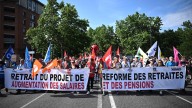 La Asamblea Nacional suspende la polémica reforma de las pensiones en Francia y da oxígeno al Gobierno de Lecornou