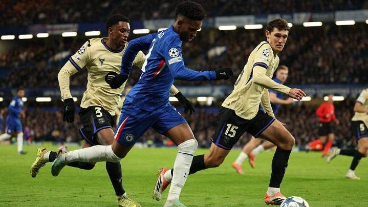 Un Chelsea muy superior golea a un Barcelona con un hombre menos en Stamford Bridge