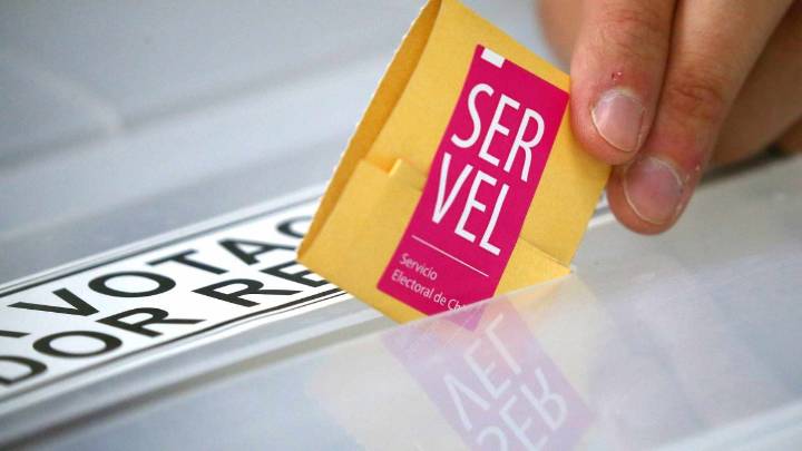 Elecciones 2025: ¿Cómo excusarte por estar lejos de tu local de votación?