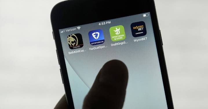 NCAA does U-turn on plan letting college athletes bet on pro games