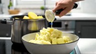 El truco del chef para un puré de papas cremoso sin manteca ni leche