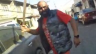 ¡Se puso como loco! Ataca conductor a machetazos a biker