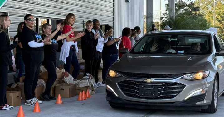 Metropolitan Ministries feeds families in need during the holiday season