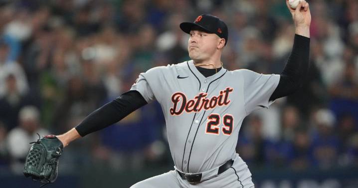 Tigers ace Tarik Skubal becomes the 12th pitcher to win consecutive Cy Young Awards