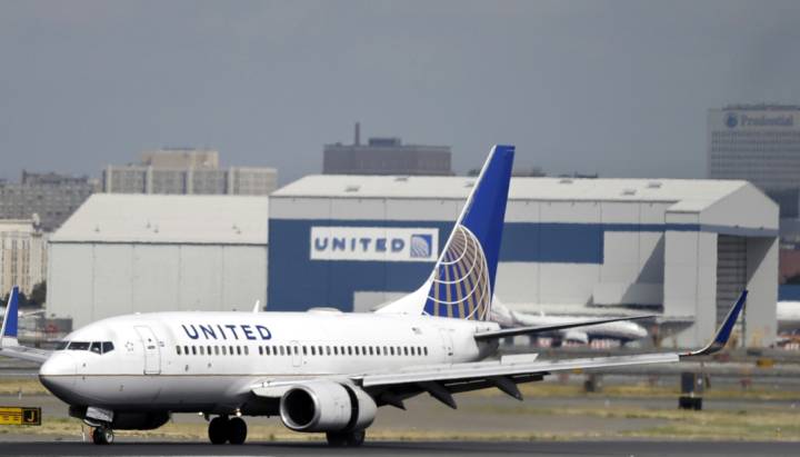 FAA reducing air traffic by 10% across 40 'high-volume' markets during government shutdown