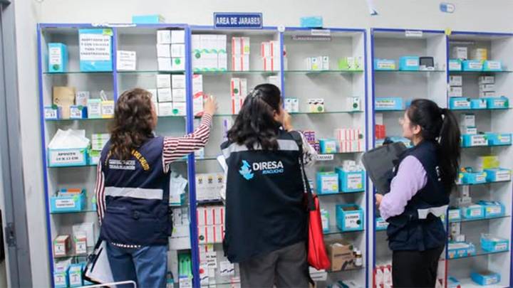 Medicamentos vencidos y productos sin autorización sanitaria fueron hallados en boticas ayacuchanas, advierte la Diremid