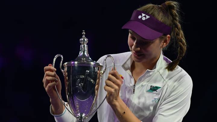 Rybakina se convierte en la campeona de las WTA Finals y prolonga el maleficio de Sabalenka en este torneo