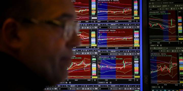 Futures and Treasuries markets on CME black out overnight, after a glitch at an all
