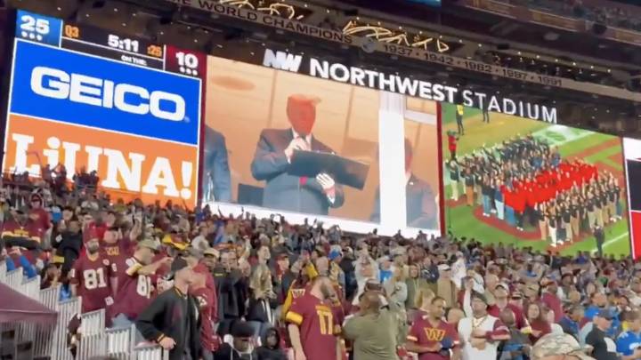 Donald Trump es abucheado en un partido de la Liga Nacional de Fútbol Americano en Washington