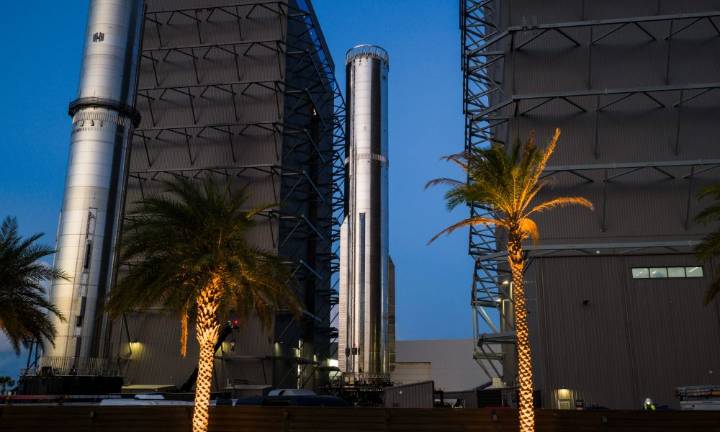 SpaceX Starship Version 3 booster crumples in early testing