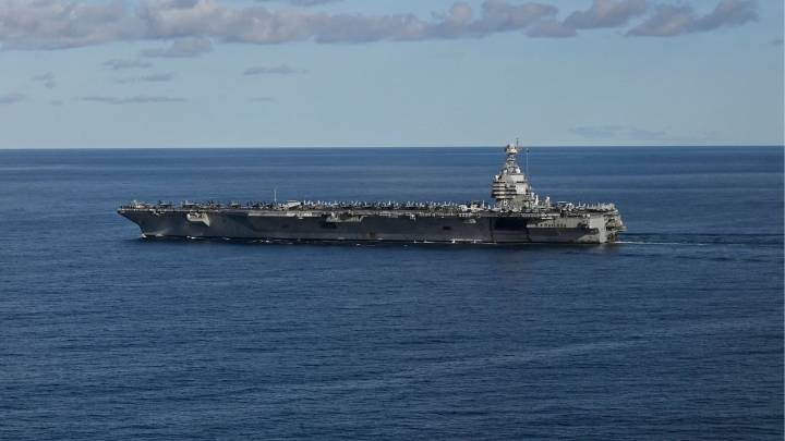 Es una mujer quien porta la insignia de Venezuela en el USS Gerald R. Ford