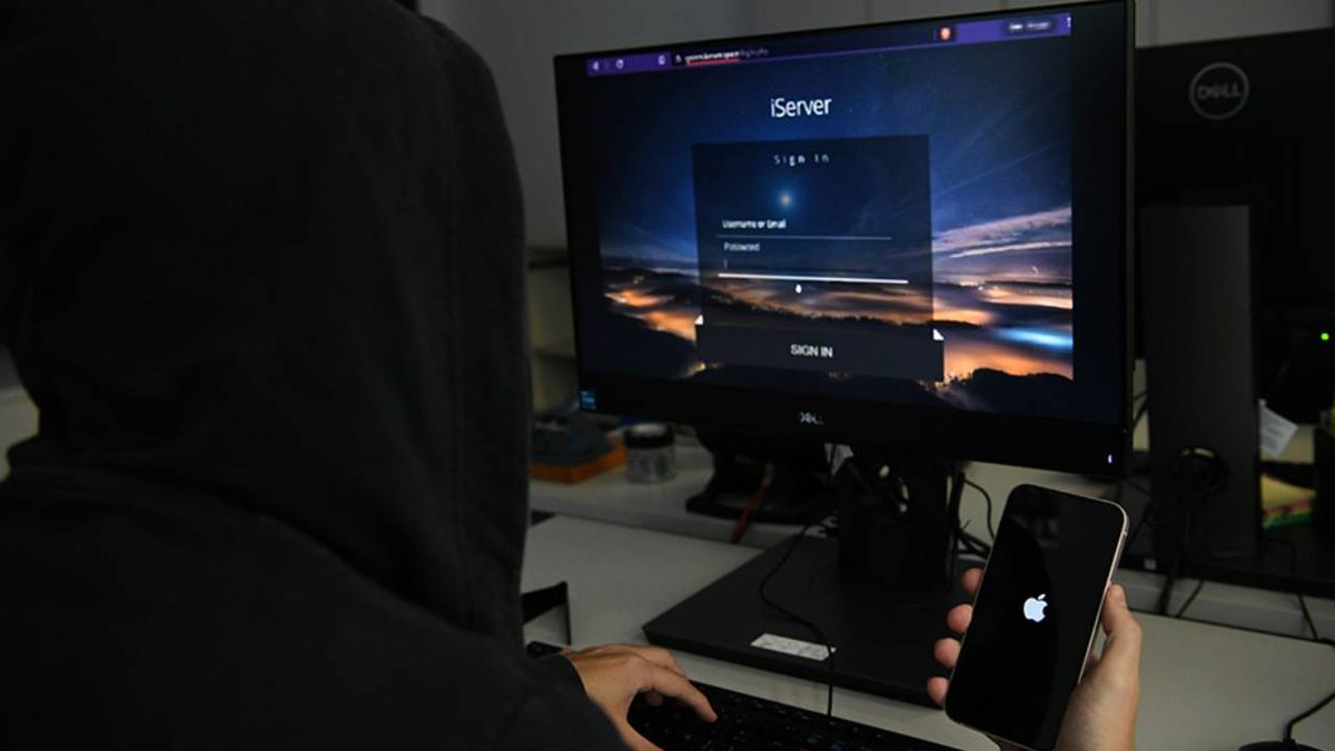 Condenan a un programador por montar una academia para enseñar a desbloquear iPhones