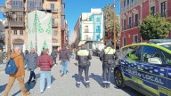 Sanz activa el plan de emergencias para obligar a trabajar a la Policía Local en Navidad