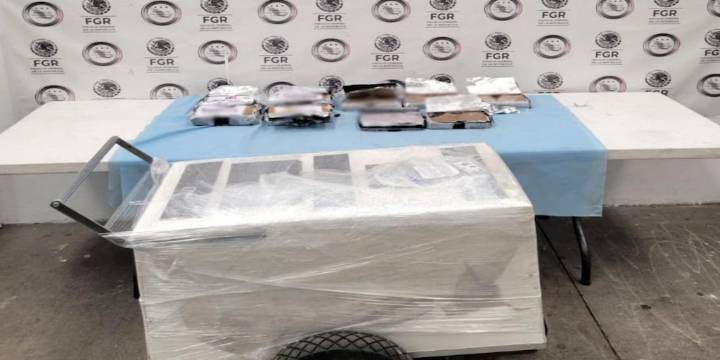 Localizan casi 5 kilos de cocaína oculta en un carrito de helados en empresa de paquetería en Michoacán