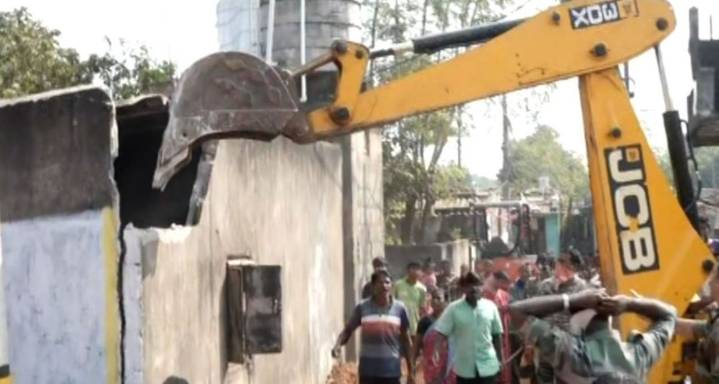 Bhubaneswar: Salia Sahi eviction drive begins amid resistance, 30 detained