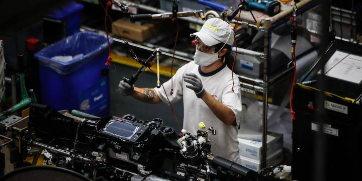 La actividad económica creció 0,5% en septiembre y acumuló un alza de 5,2% en el año