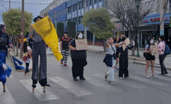 MOVILIZACION POR LA DEFENSA DEL PROFESORADO DE TEATRO