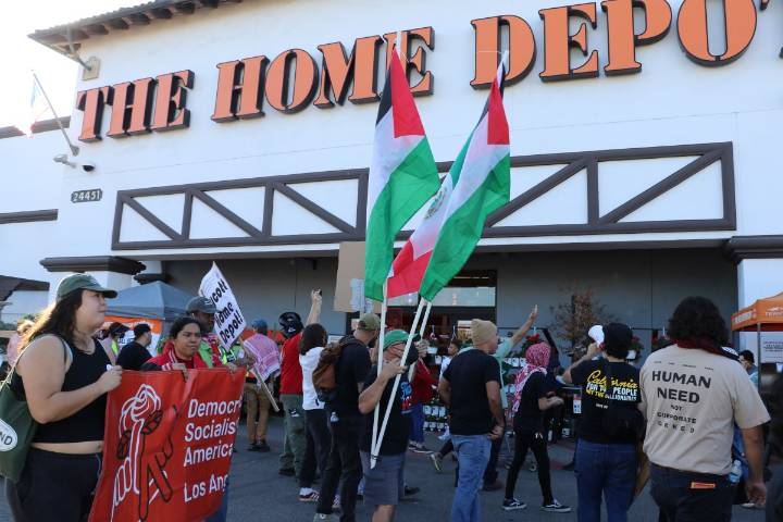 ‘Dejen de comprar en Home Depot’, piden manifestantes