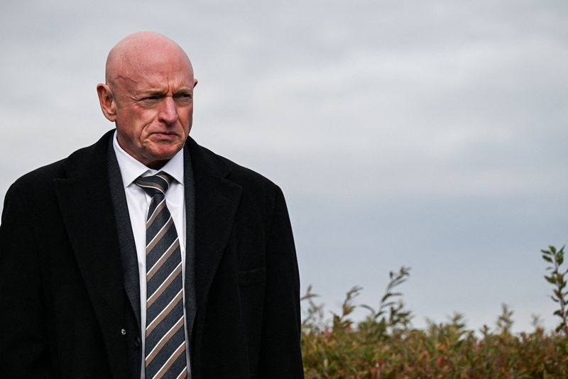 Pentagon threatens to prosecute Senator Mark Kelly by recalling him to Navy service