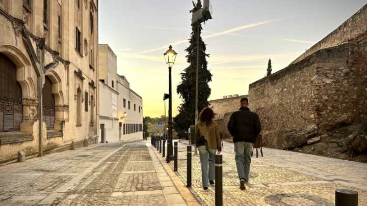 La plaza de San José de Badajoz recupera el pulso con la reapertura de sus accesos
