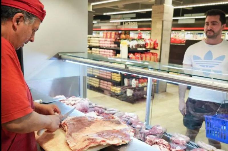 Indican que el precio de la carnevacuna aumentó debido a la escasa oferta de hacienda