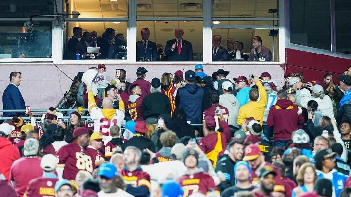 Abuchean a Donald Trump al aparecer en partido de la NFL
