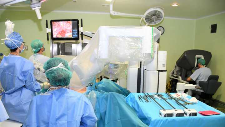 Castilla y León extiende la cirugía robótica a cinco hospitales y se afianza a la vanguardia tecnológica