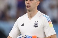 Dibu Martínez, la gran ausencia en la lista de la Selección Argentina