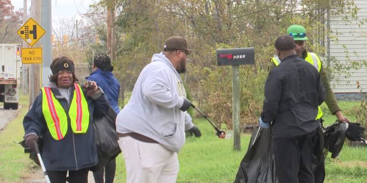Volunteers clean up South Bend’s west side in neighborhood event