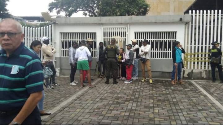 Continúa el bloqueo de la Minga Cali en la Gobernación del Valle; la Policía instaló un puesto de mando unificado