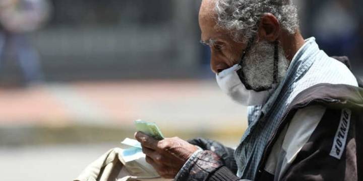 “Atropello contra los viejos”: dura crítica a impuesto que cobra el Gobierno Petro y afecta a miles de pensionados