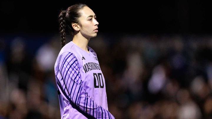 University of Washington soccer player Mia Hamant dead at 21 after cancer battle