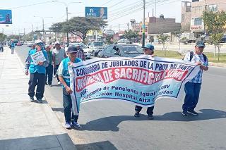 Jubilados harán marcha de sacrificio por Hospital de Essalud
