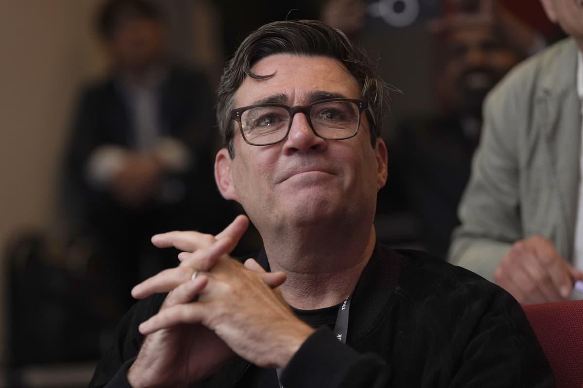 Labour MP suggests he would give up seat for Andy Burnham Commons return