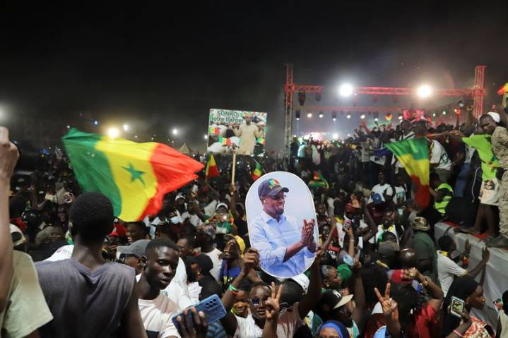 Senegal president and ruling party clash over leadership post