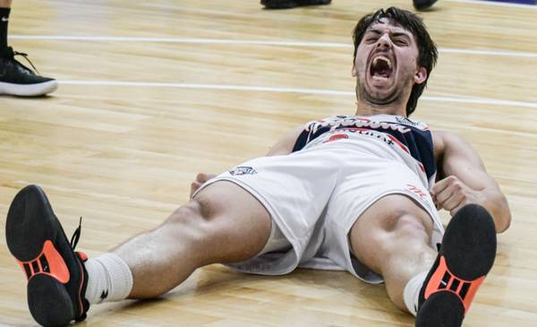 El primero lo gritaron Villa Mitre, Napostá, Pacífico y Pueyrredón, que le ganó a Olimpo