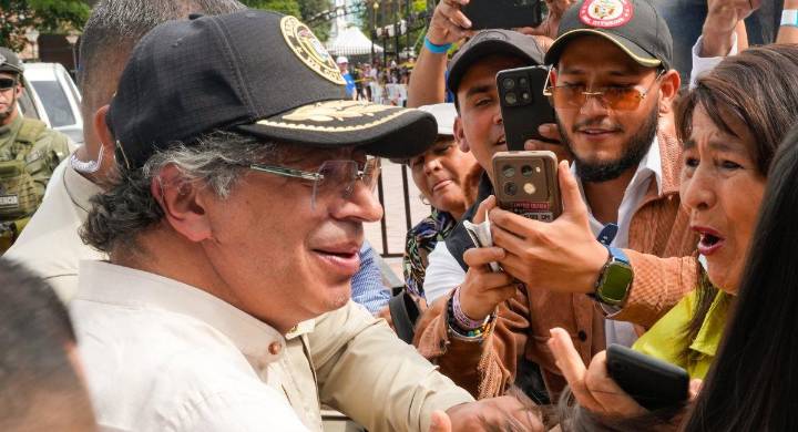 A Gustavo Petro, Iván Mordisco le quiere cobrar los bombardeos en la selva