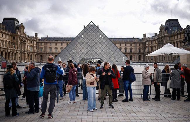 Fiscalía de París confirma un total de cuatro nuevas detenciones por robo del Louvre