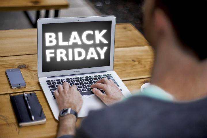 La Policía Nacional recuerda diez consejos para que el Black Friday no te salga caro