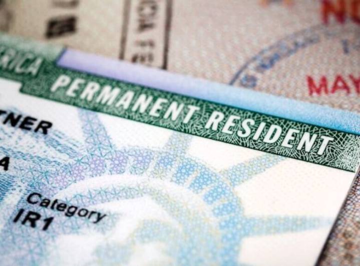 Trump ordena revisión rigurosa de “green card” a migrantes de Venezuela y Cuba