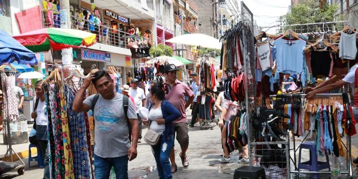Informalidad laboral alcanza al 71% de la población ocupada en Perú y especialistas alertan impacto económico