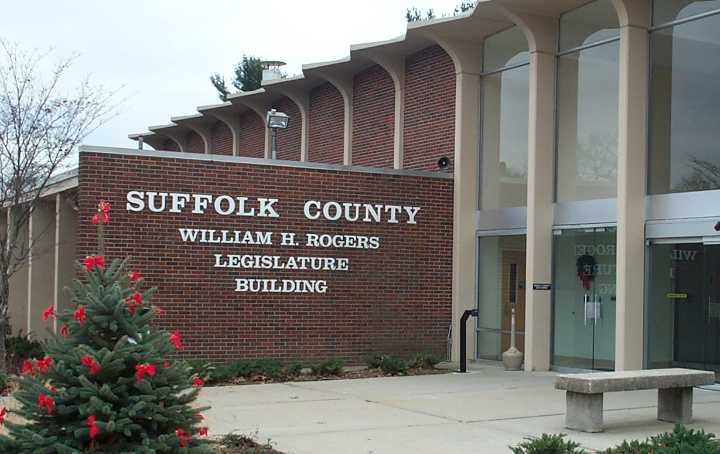 Votantes de Suffolk aprueban extensión de mandatos legislativos