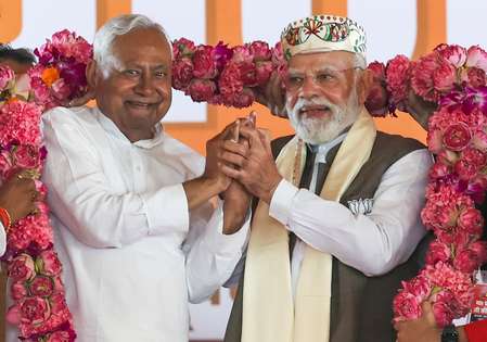 NDA set for landslide in Bihar as BJP nears 95% strike rate, Mahagathbandhan slips below 35 seats