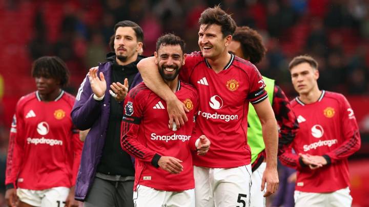 Transfer rumors, news: Fernandes among 11 facing Man Utd exit