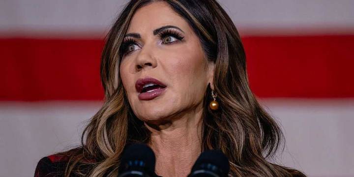 'Exemplary' TSA agents receive big bonus just in time for Christmas after powering through Dem shutdown without a paycheck