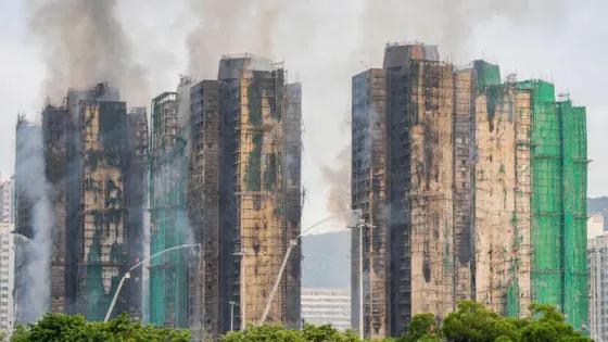 El incendio de Hong Kong, entre los peores del siglo