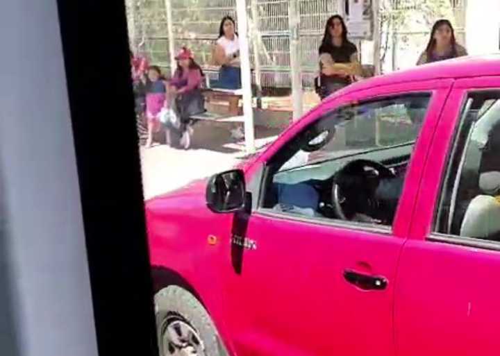 Vehículos mal estacionados vuelven a entorpecer el funcionamiento de los buses eléctricos en Copiapó