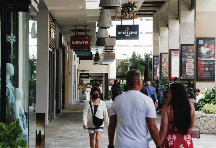 Black Friday crowds pack Hawaii malls