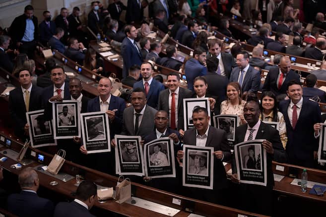 Con el tiempo encima, Gobierno por fin radica proyecto que evita vacío jurídico para curules de paz