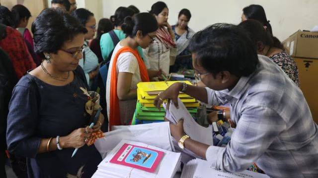 Migrant workers from Bengal in dilemma over voter list update amid financial struggles